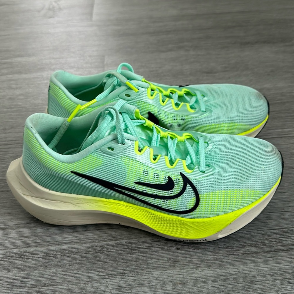 Women’s Nike zoom fly 5. Size 7.5